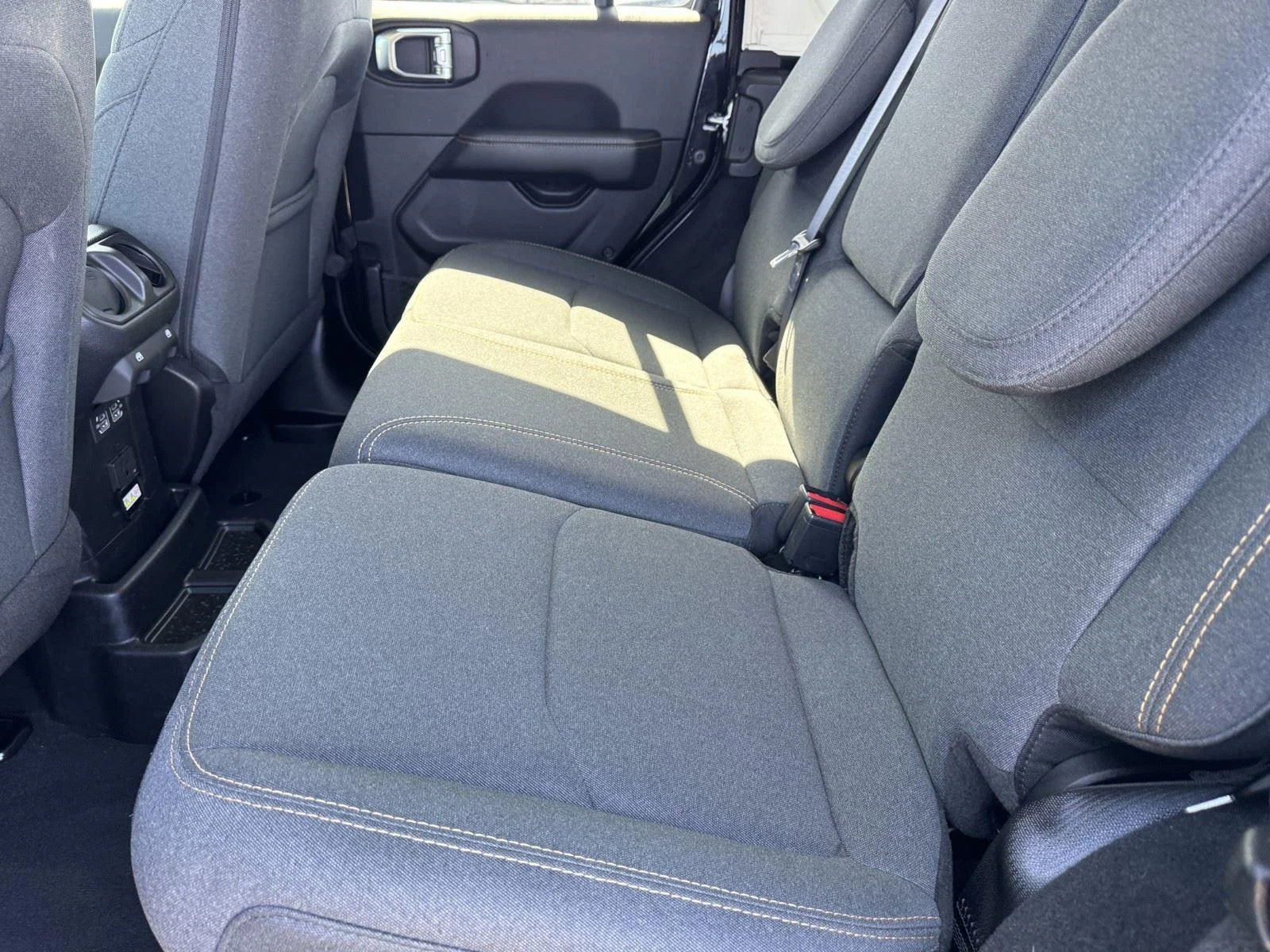 Certified Used 2025 Black Clearcoat Jeep Sahara image 13