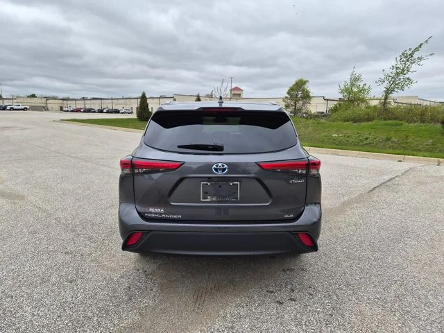 Used 2022 Gray Toyota XLE image 6