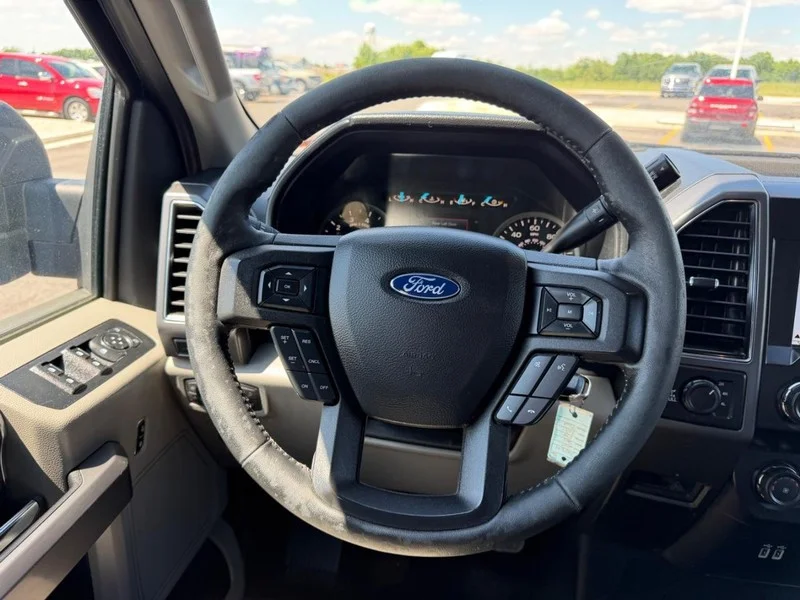 Certified Used 2019 Velocity Blue Metallic Ford XLT image 11