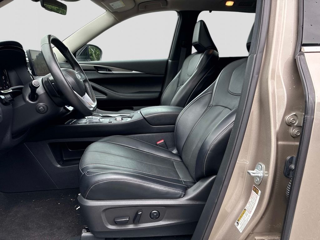 Used 2023 Silver INFINITI LUXE image 25