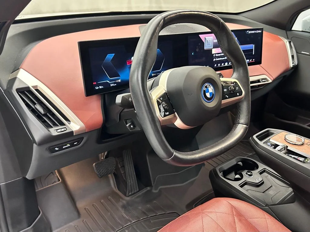 Used 2024 White BMW xDrive50 image 11