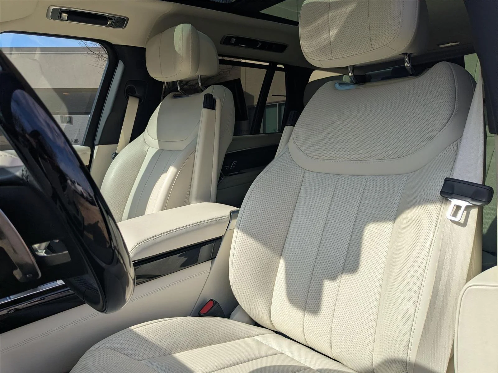 Certified Used 2025 Santorini Black Metallic [Black] LAND ROVER AUTOBIO image 10