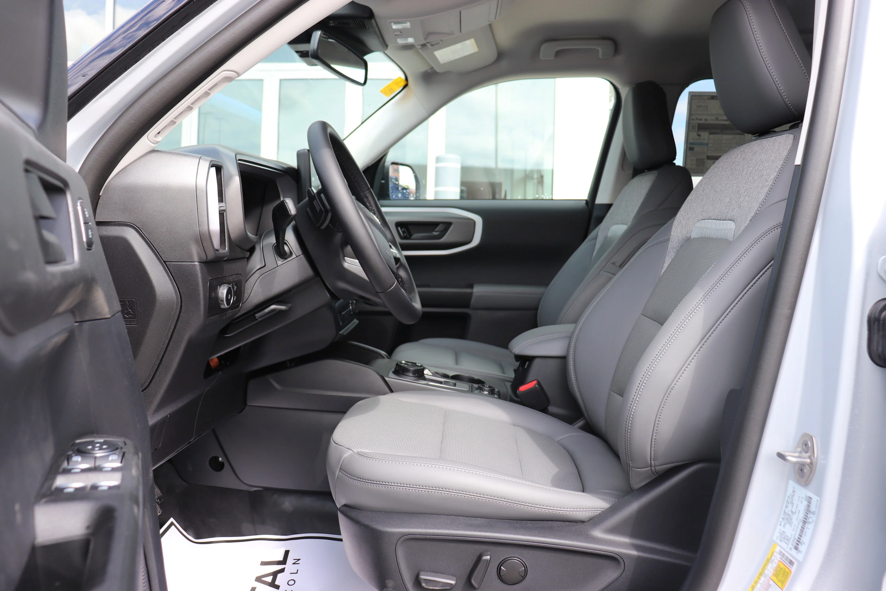 New 2026 SPACE WHITE METALLIC Ford Badlands image 10