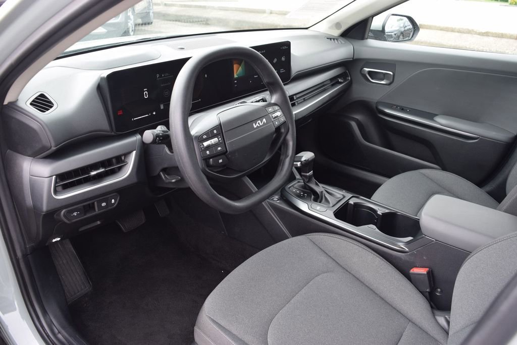 2025 Kia K4 LXS - Photo 15