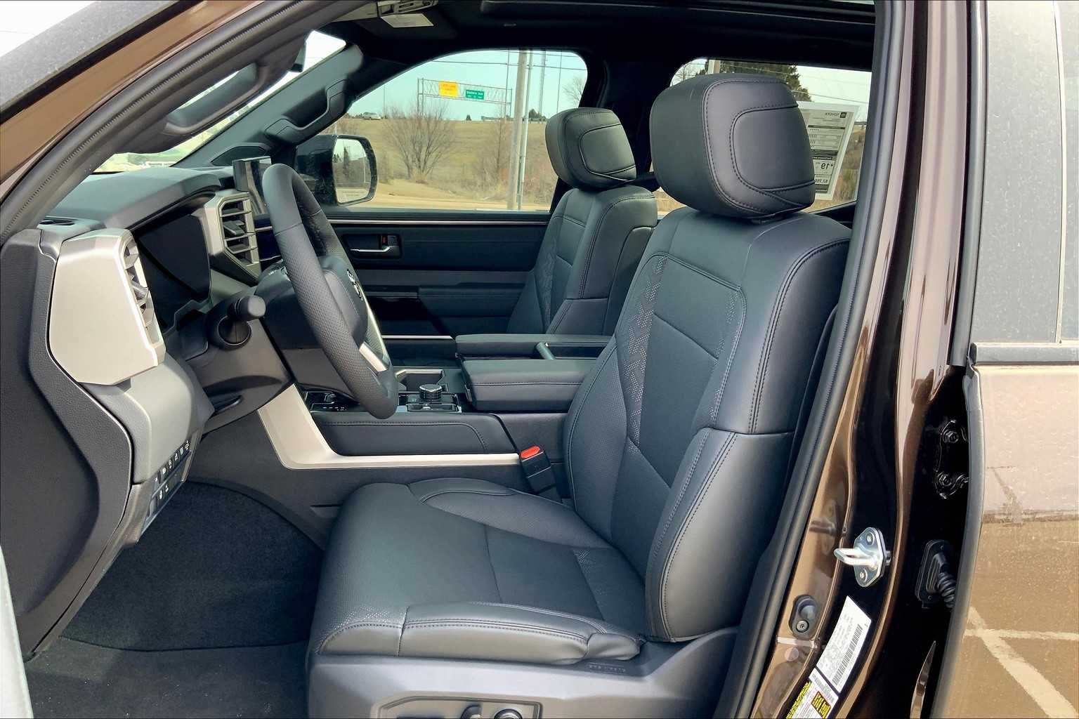 2025 Toyota Tundra Limited - Photo 9