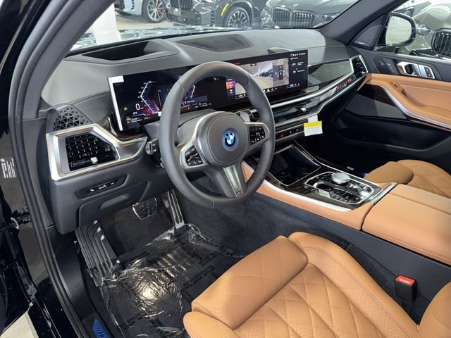 New 2026 Black Sapphire Metallic BMW xDrive50e image 15