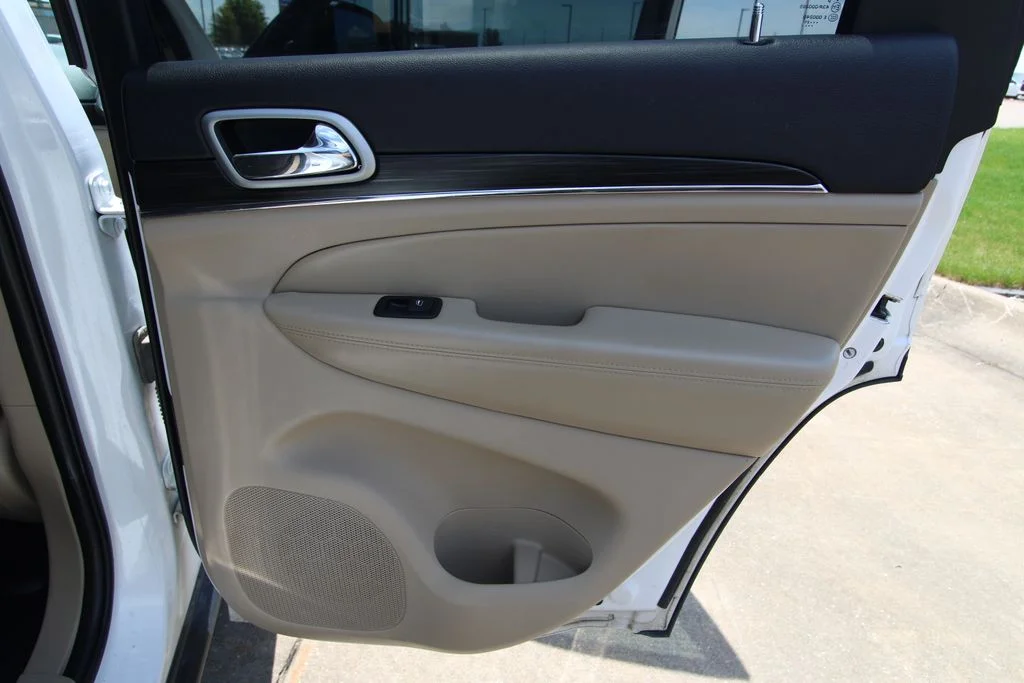 Used 2021 Bright White Clearcoat Jeep Limited image 43