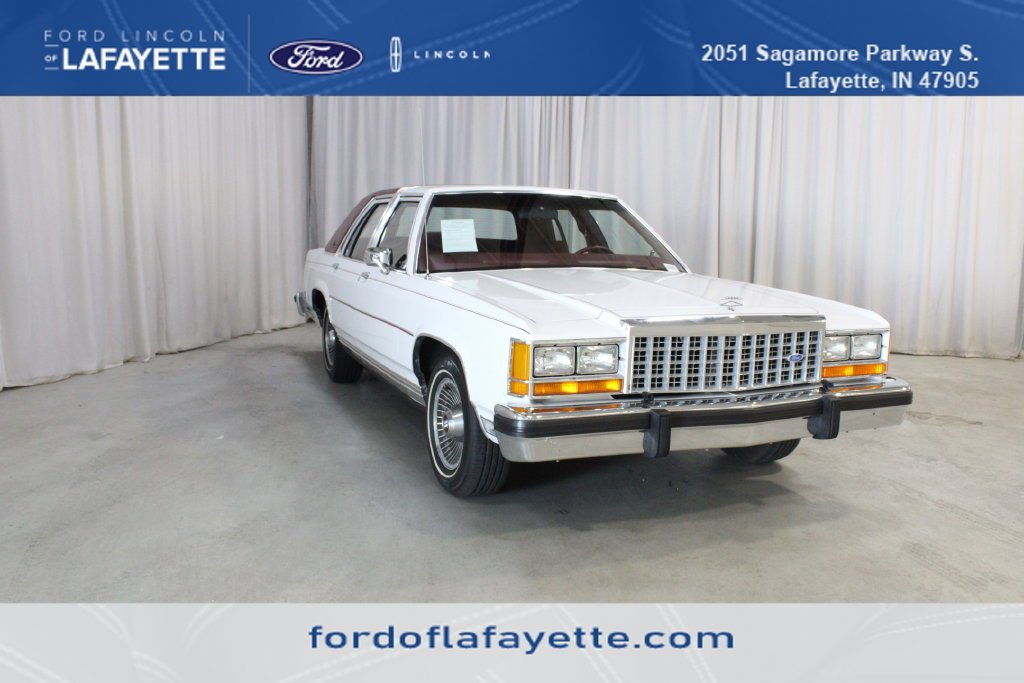 Used 1987 White Ford LX image 1