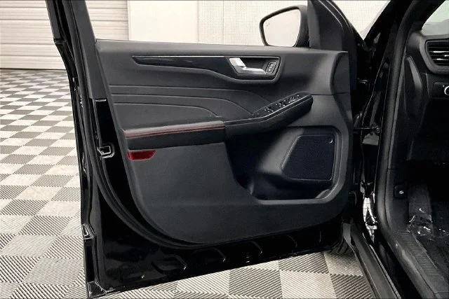 Used 2025 Agate Black Metallic Ford ST-Line image 20