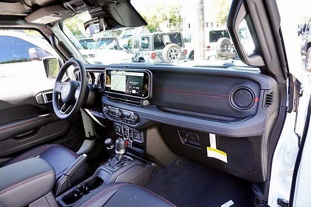 New 2026 Bright White Clear-Coat Exterior Paint Jeep Rubicon X image 11