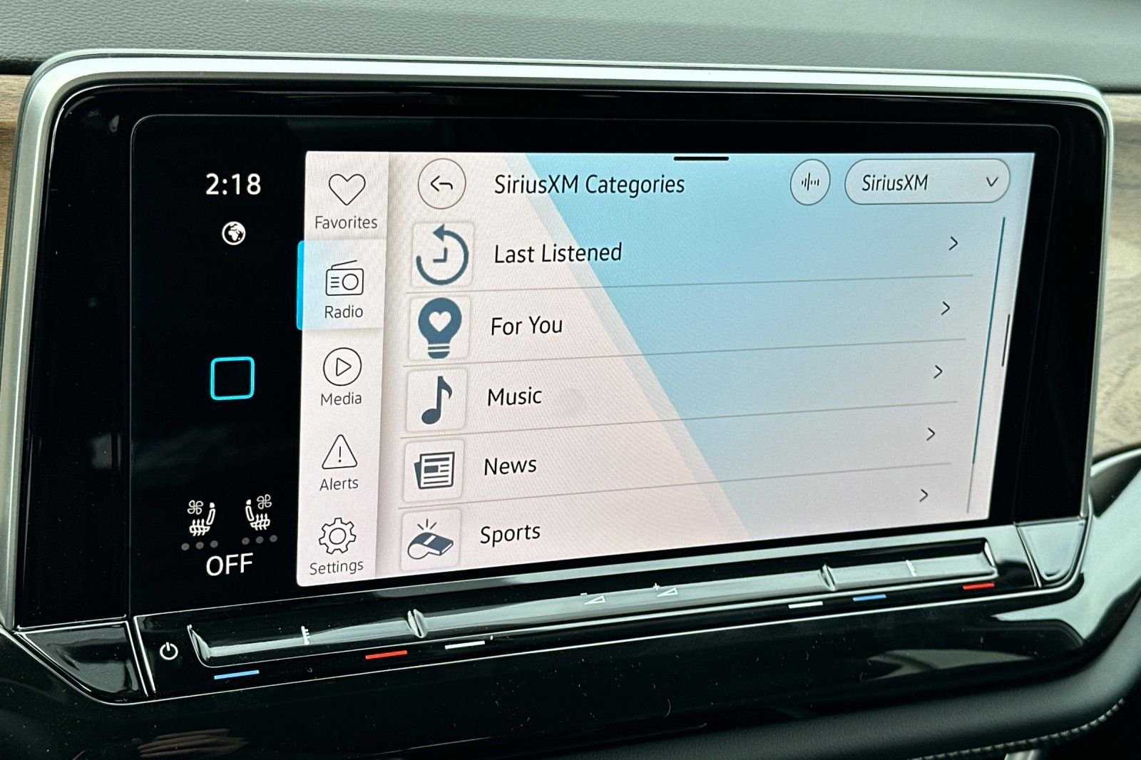 New 2026 White Volkswagen 2.0T SE w/Technology image 18