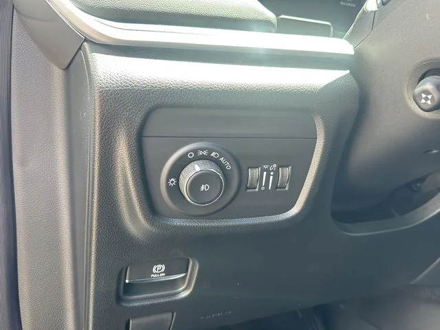 New 2026 Silver Zynith Exterior Paint Jeep Limited image 11