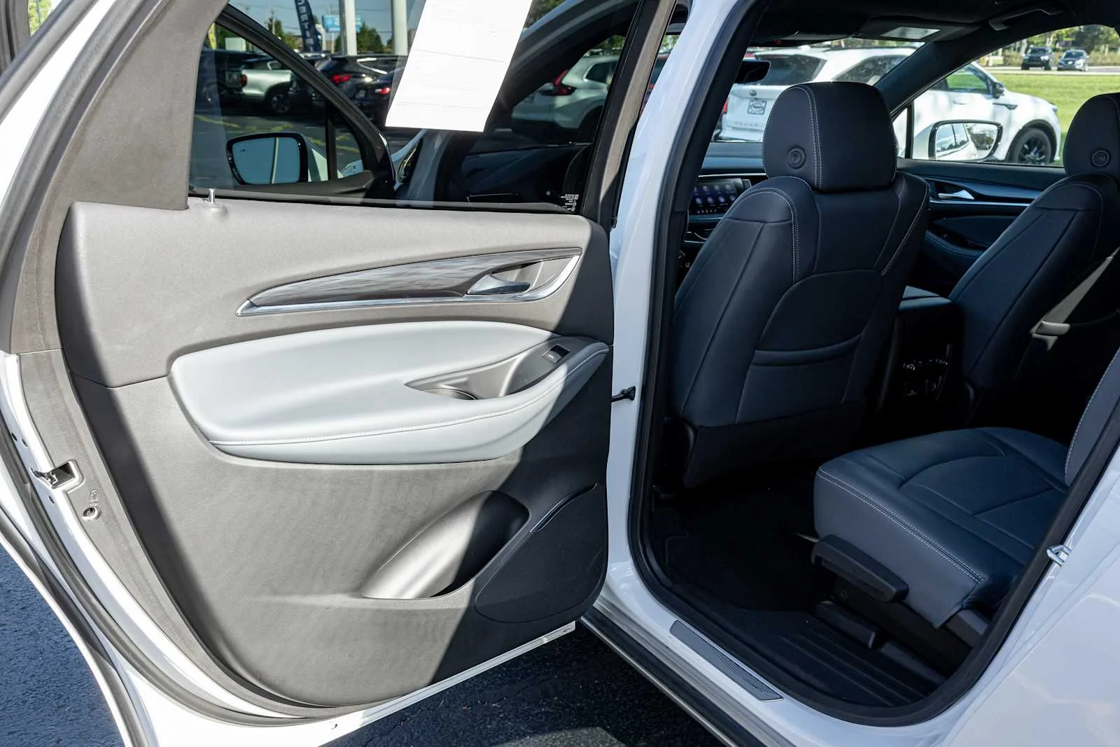 Used 2024 White Frost Tricoat Buick Essence image 30
