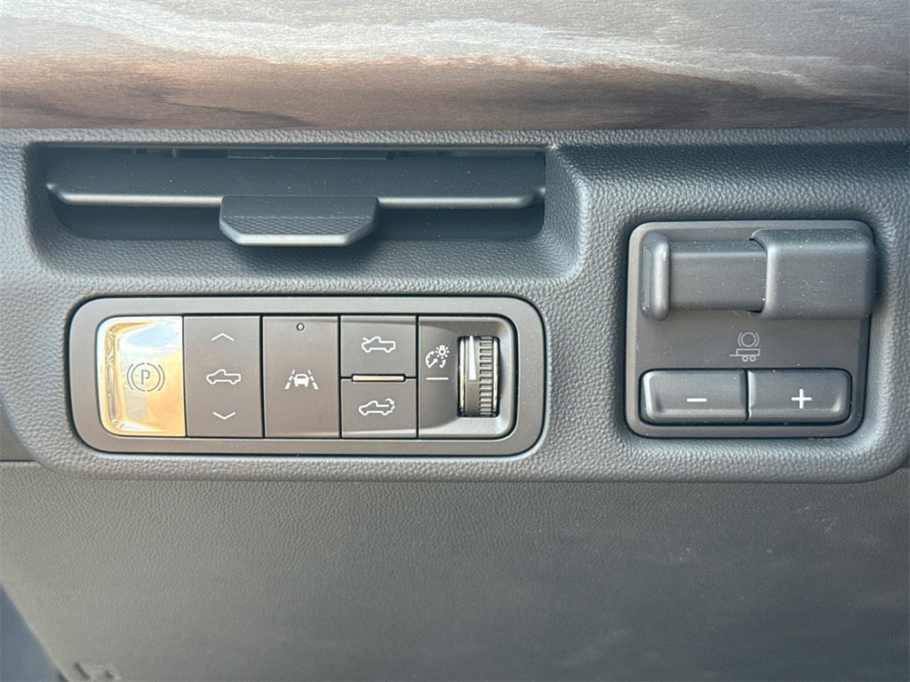 2025 GMC SIERRA - Image 18