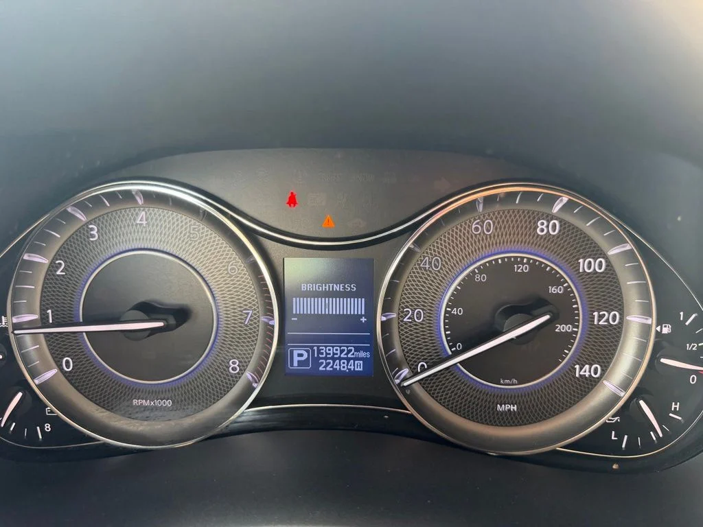 Used 2018 White INFINITI Base image 35