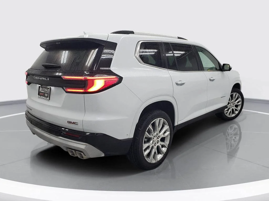 2026 GMC Acadia Denali - Photo 3
