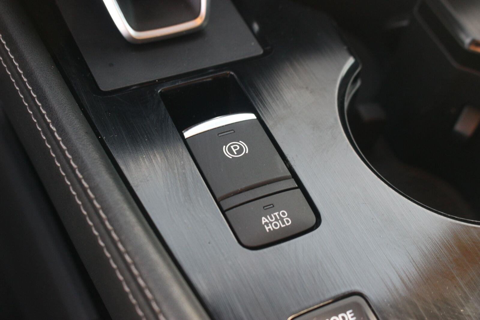 Used 2022 Gold Nissan Platinum image 24