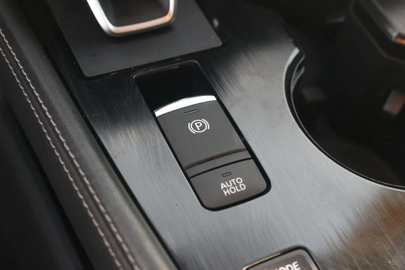 Used 2022 Gold Nissan Platinum image 24