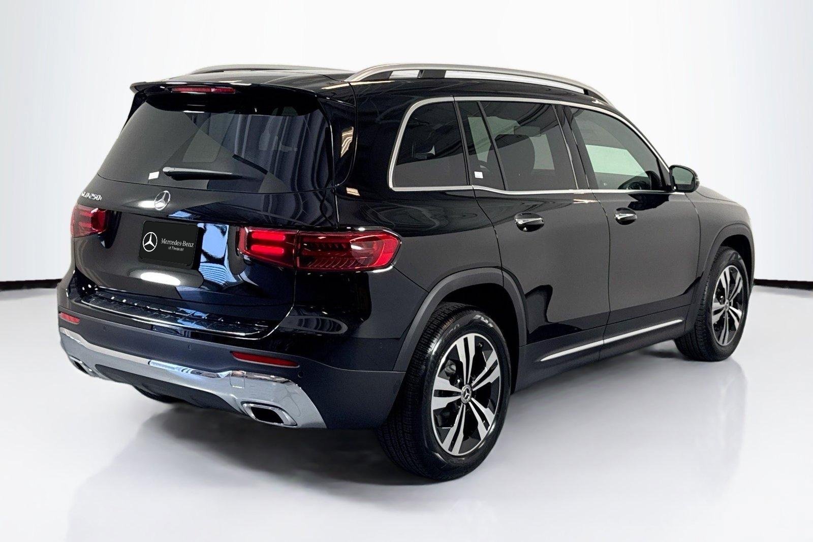 New 2026 Night Black Mercedes-Benz GLB 250 image 5