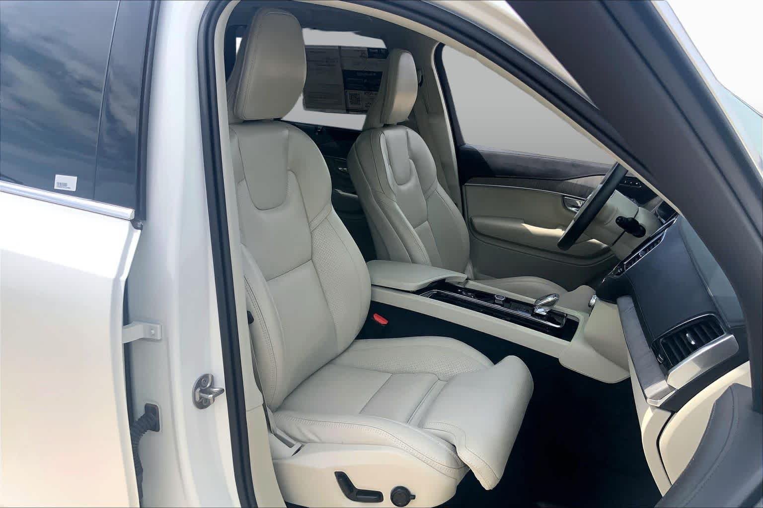 Used 2025 WHITE Volvo Ultra image 9