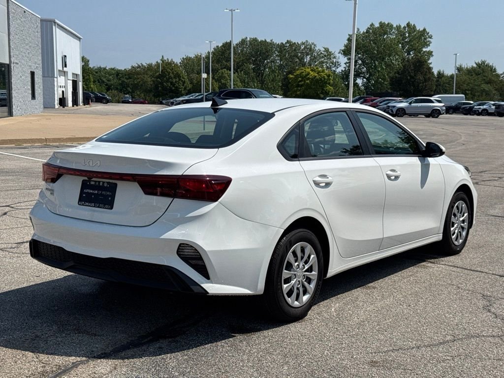 Used 2024 White Kia LX image 7