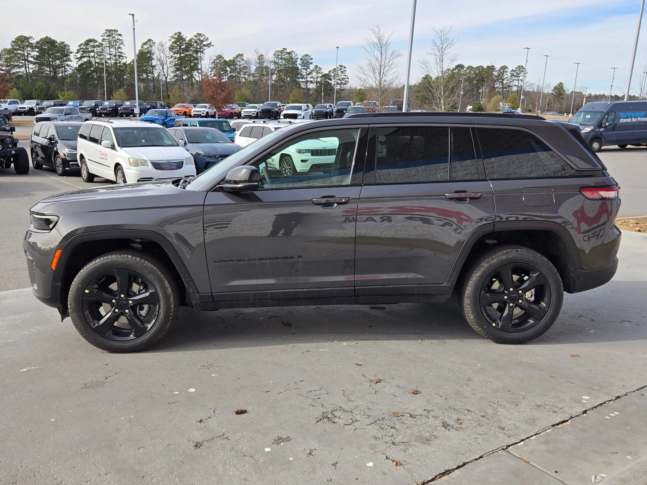 New 2026 Baltic Gray Metallic Clearcoat Jeep Limited image 4