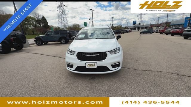 Used 2025 White Chrysler Select image 3