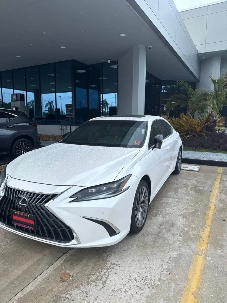 Used 2025 Eminent White Pearl Lexus 300h Ultra Luxury image 4