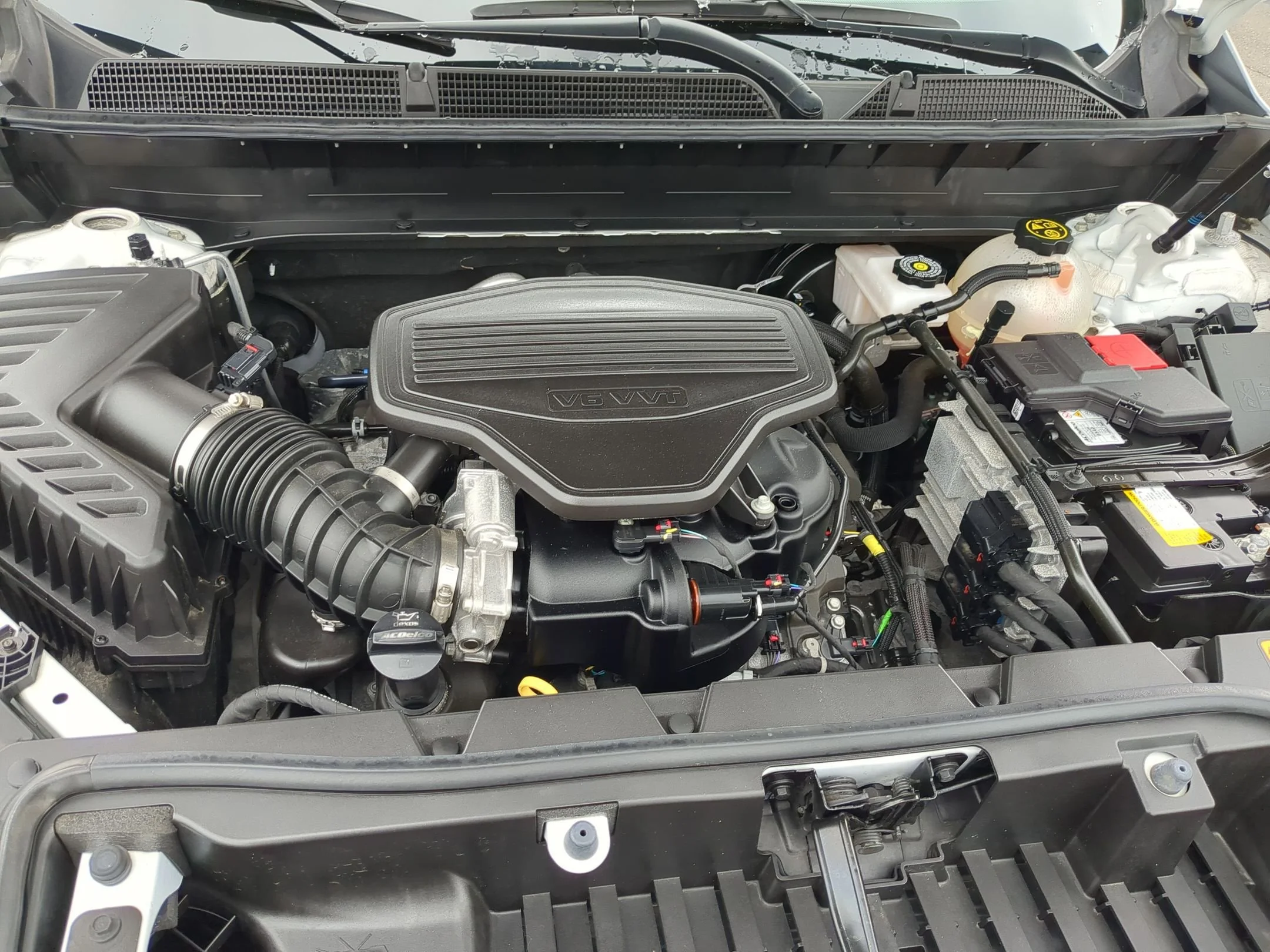Used 2023 Summit White GMC Denali image 29