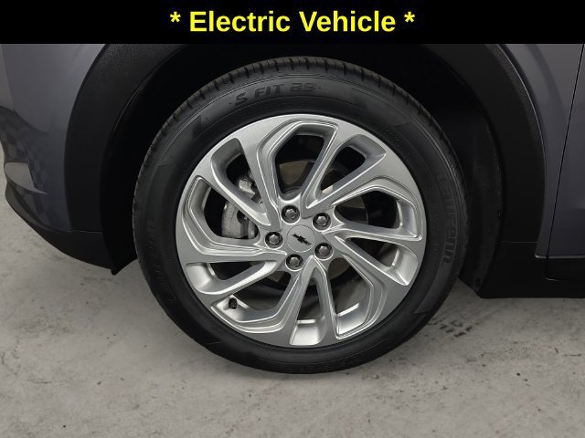 Used 2023 GRAY GHOST METALLIC Chevrolet LT image 9