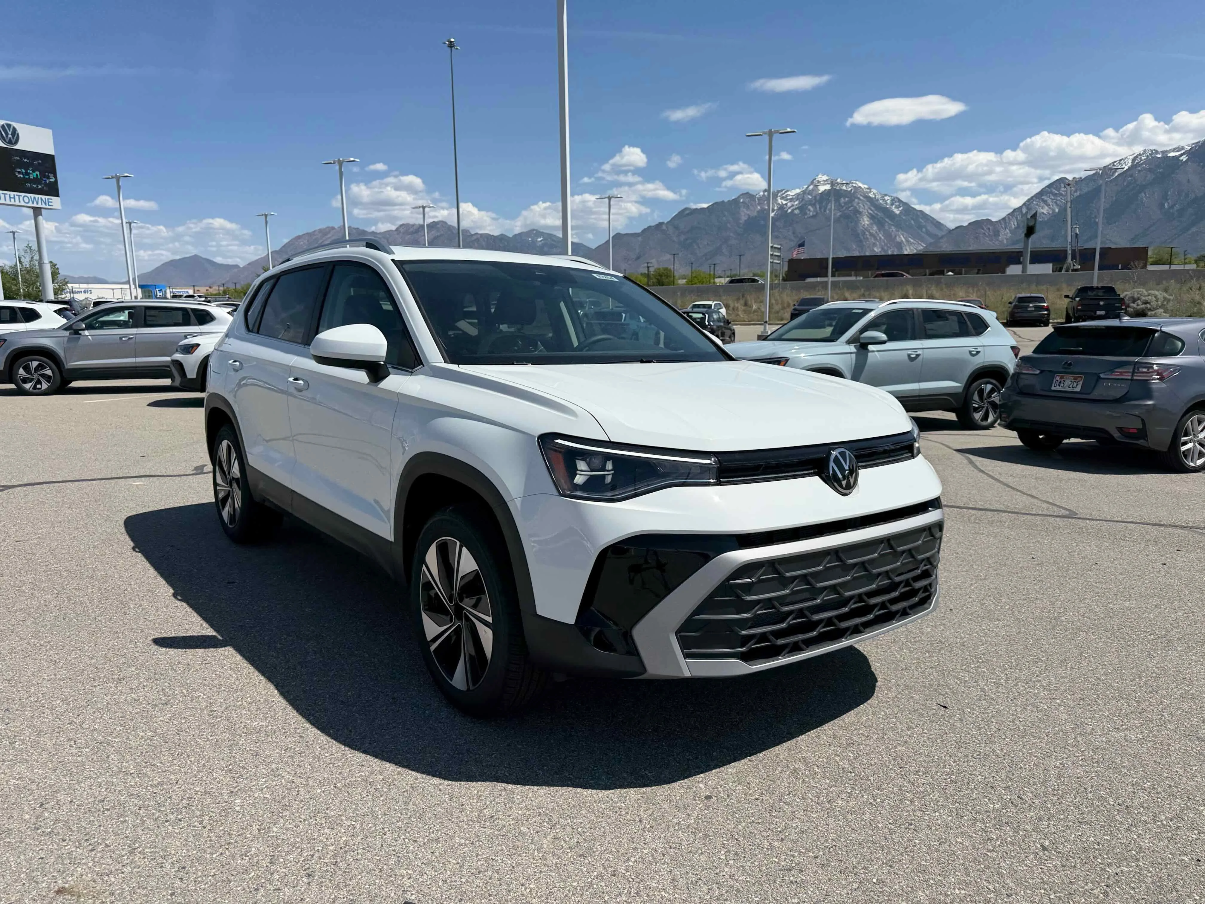 New 2026 Pure White Volkswagen SE image 9