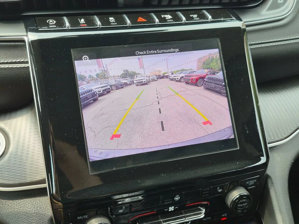 Used 2023 Gray Jeep Laredo image 17
