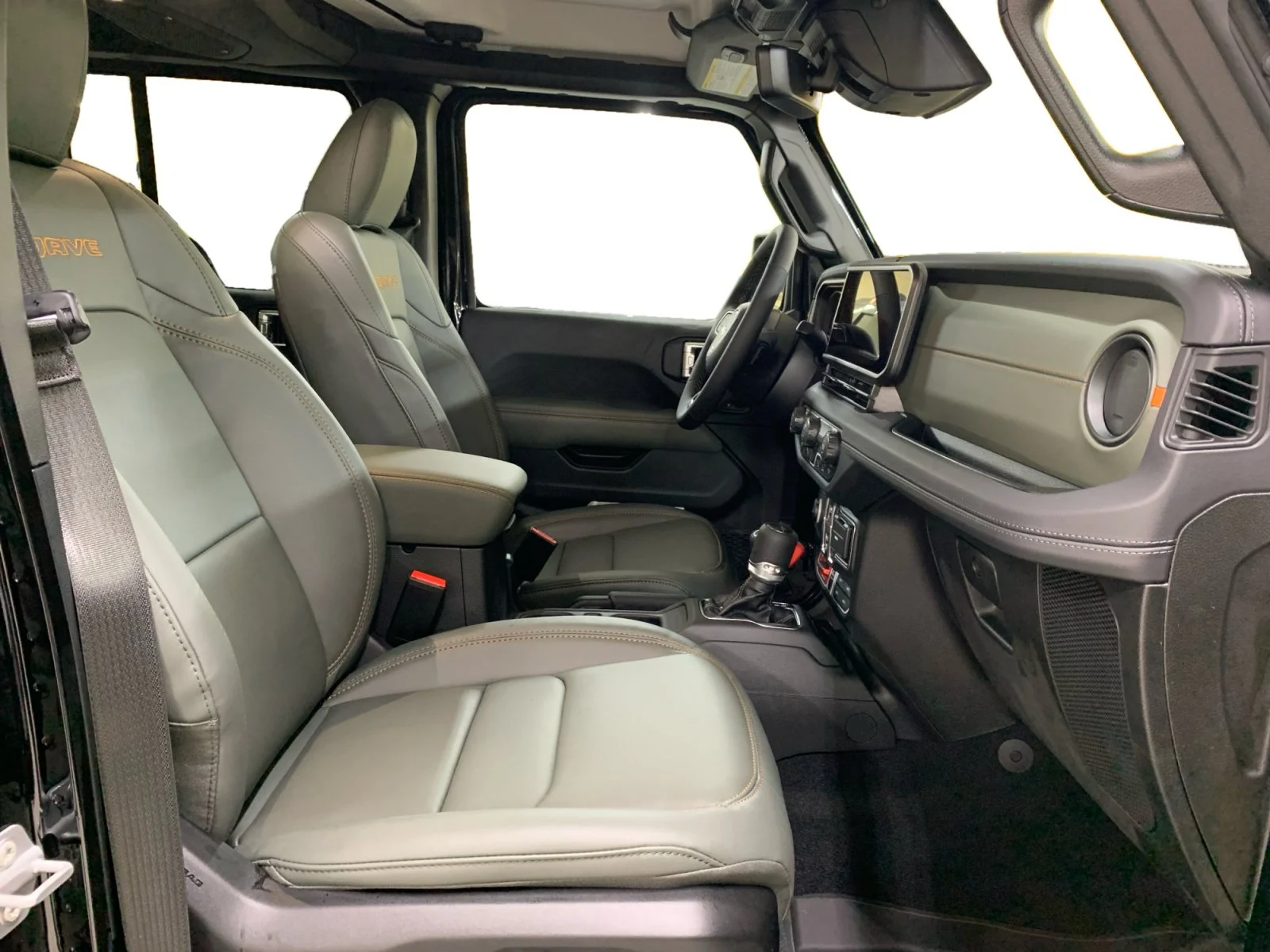 New 2026 Black Jeep Mojave image 17