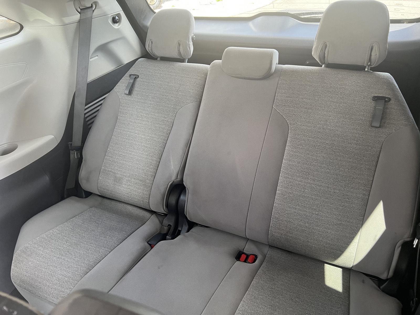 2021 Toyota Sienna LE - Photo 31