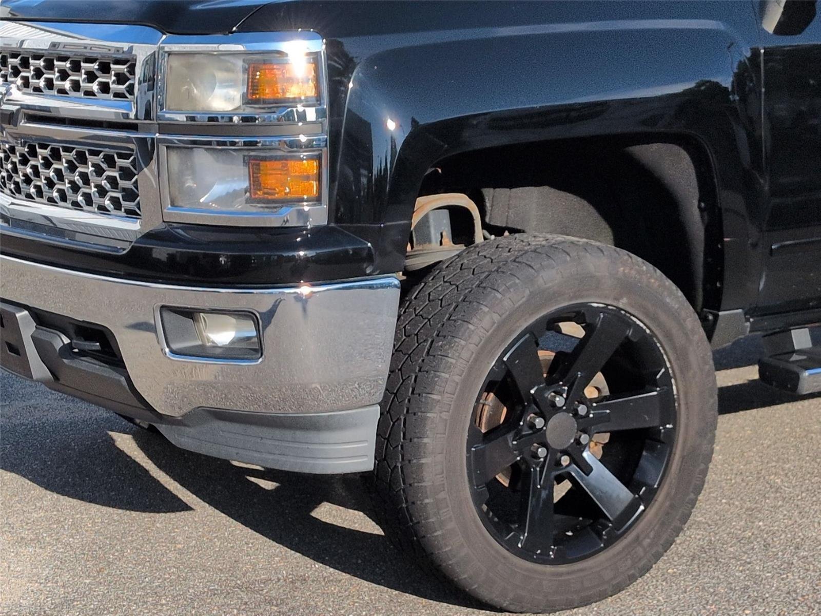 Used 2015 Black Chevrolet LT image 9
