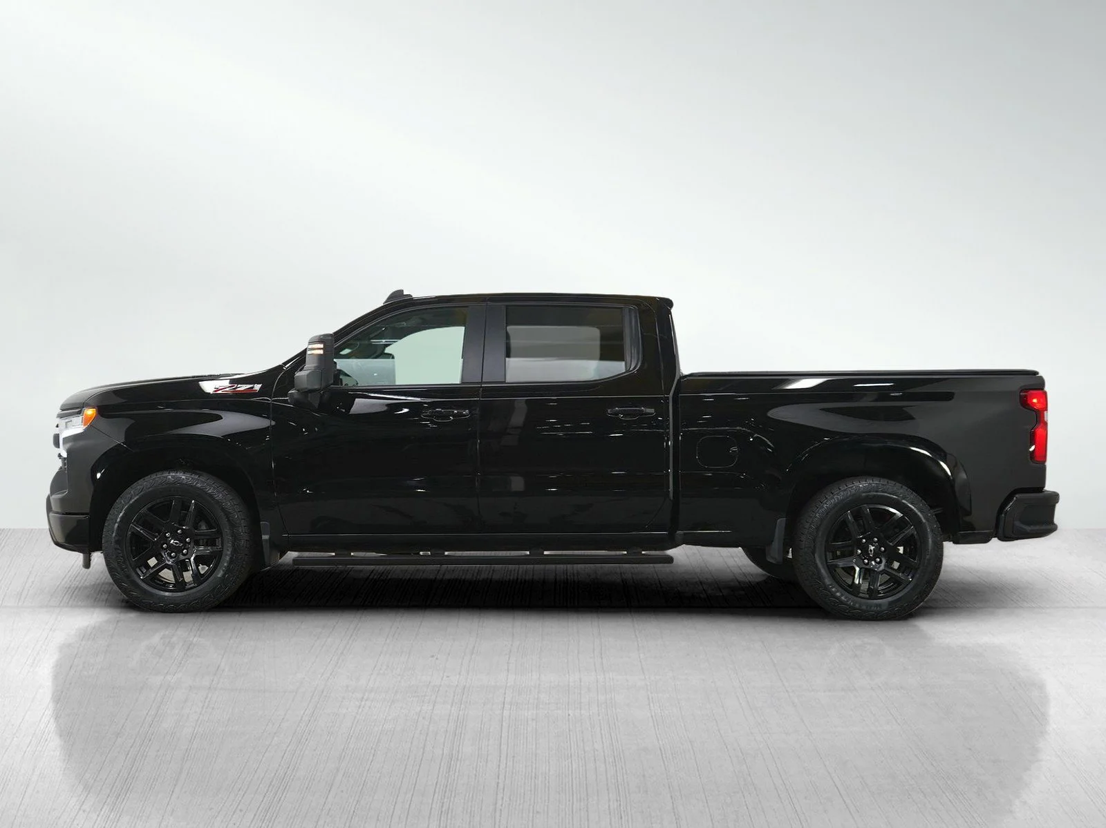Used 2024 Chevrolet Silverado 1500 RST with VIN 1GCUDEE8XRZ123055 for sale in White Bear Lake, Minnesota
