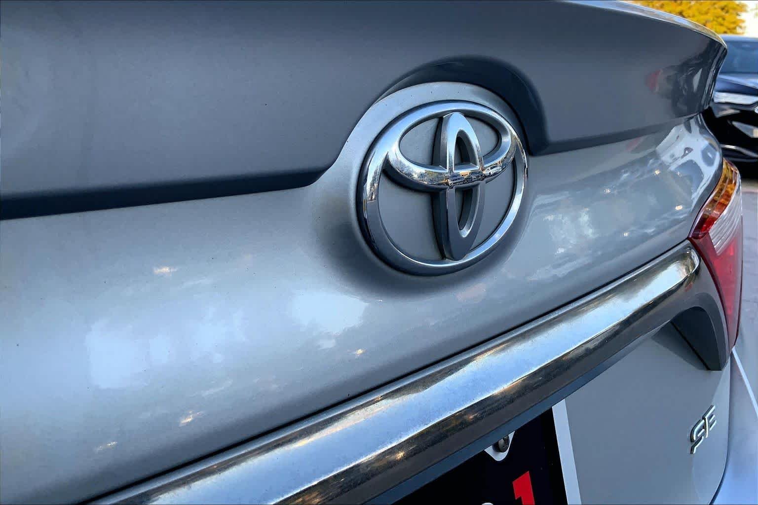Used 2016 Celestial Silver Metallic Toyota SE image 9