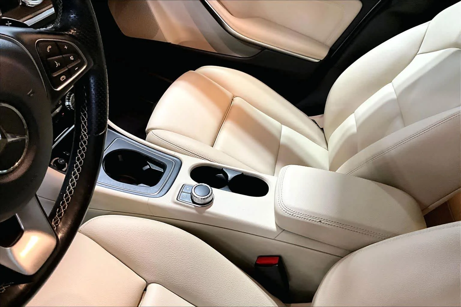 Used 2019 Polar White Mercedes-Benz GLA 250 image 17