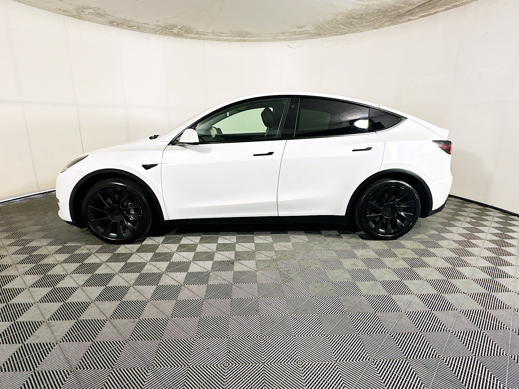 Used 2021 White Tesla Standard Range image 6