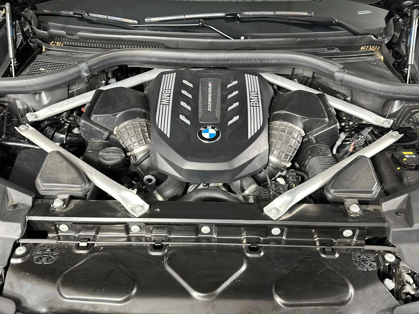 Used 2022 Black Sapphire Metallic BMW M50i image 4