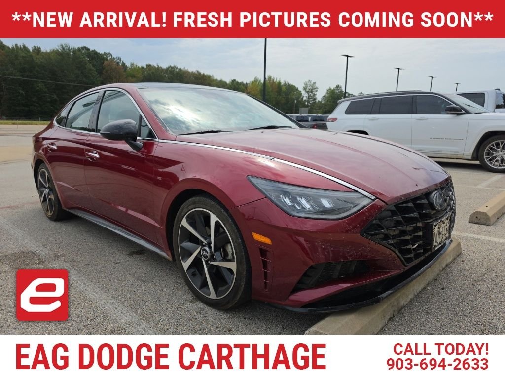 Used 2023 Red Hyundai SEL Plus image 1