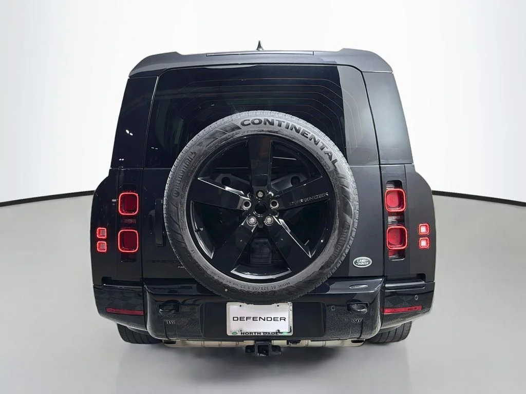Certified Used 2023 Black Land Rover X-Dynamic SE image 6