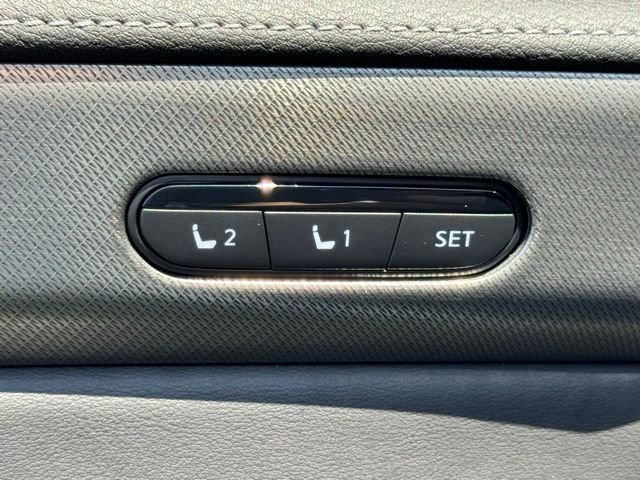 New 2026 Radiant White INFINITI LUXE image 17