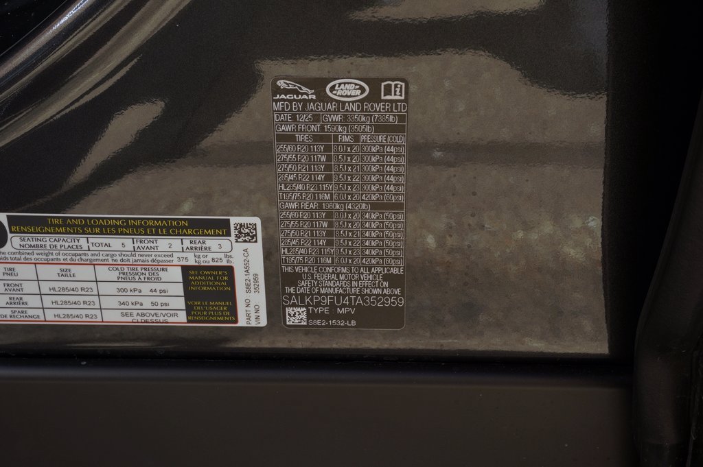New 2026 Carpathian Grey Land Rover SE image 30