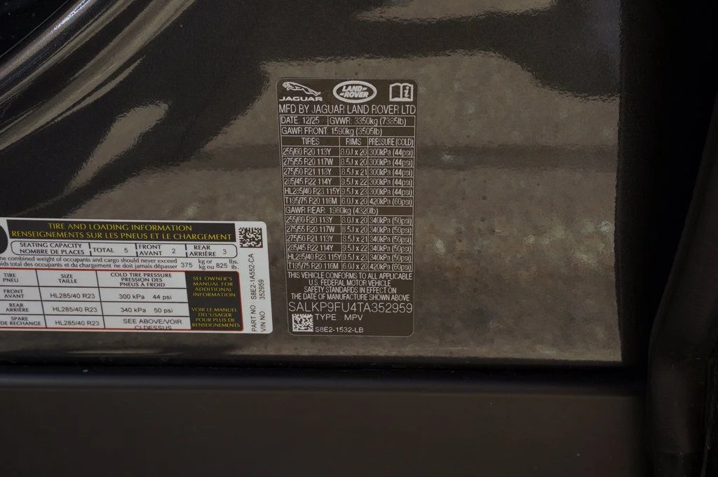 New 2026 Carpathian Grey Land Rover SE image 31