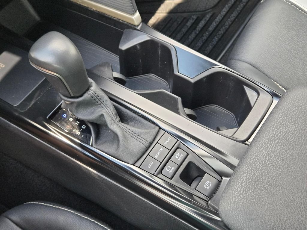 Used 2025  Toyota SE image 29