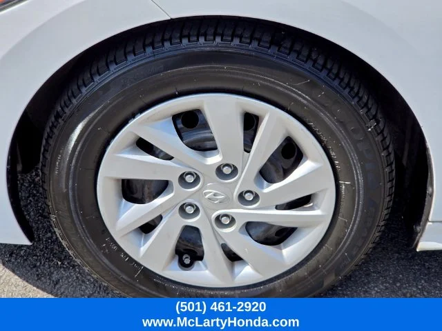 Used 2018 Quartz White Pearl Hyundai SE image 19