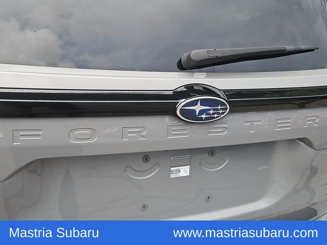 Used 2025 Pearl Subaru Premium image 5