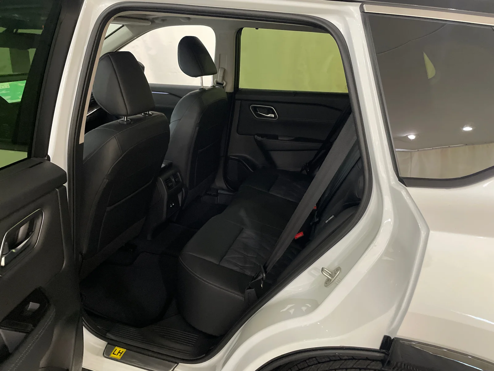 New 2026 Everest White Pearl/Super Black Nissan Platinum image 32