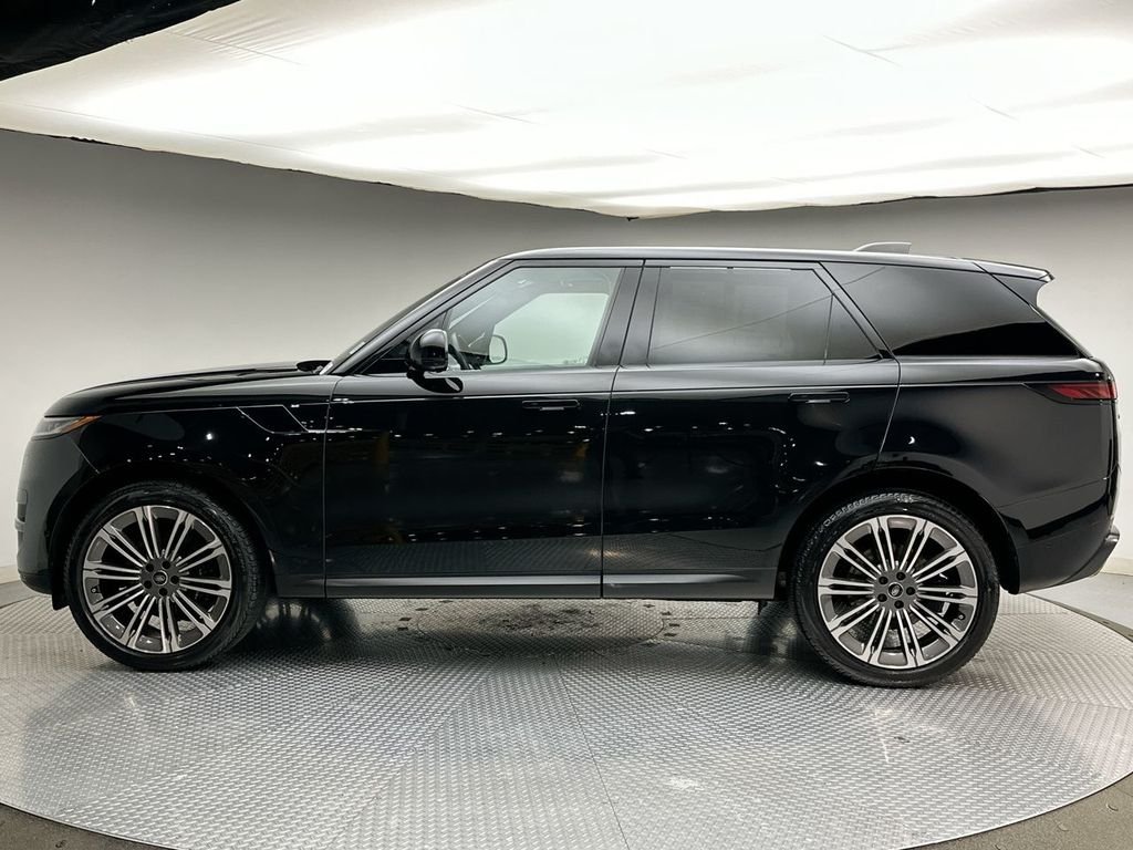 Used 2023 Santorini Black Metallic Land Rover SE image 10